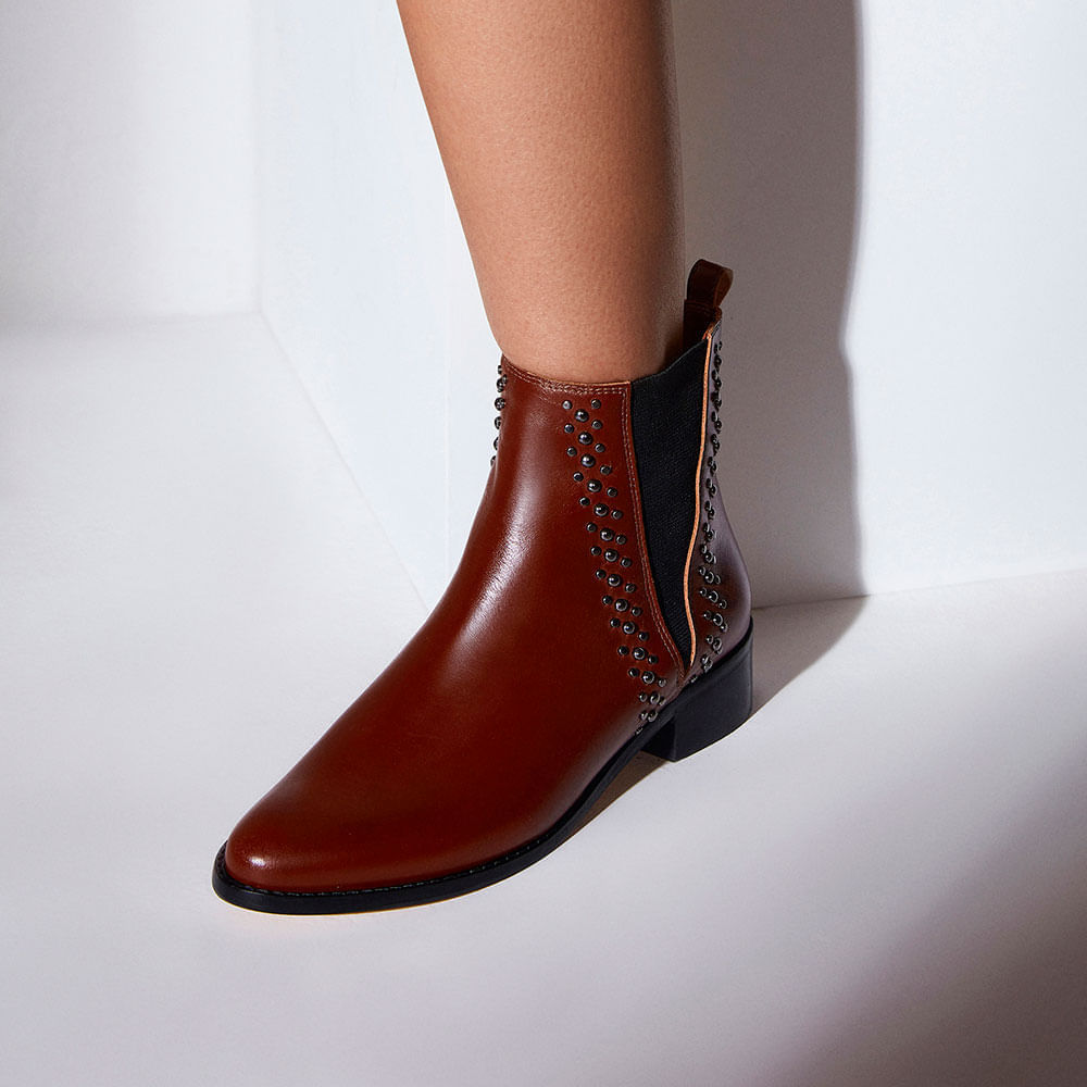bota-feminina-confortavel-bota-madri-cognac-paula-torres
