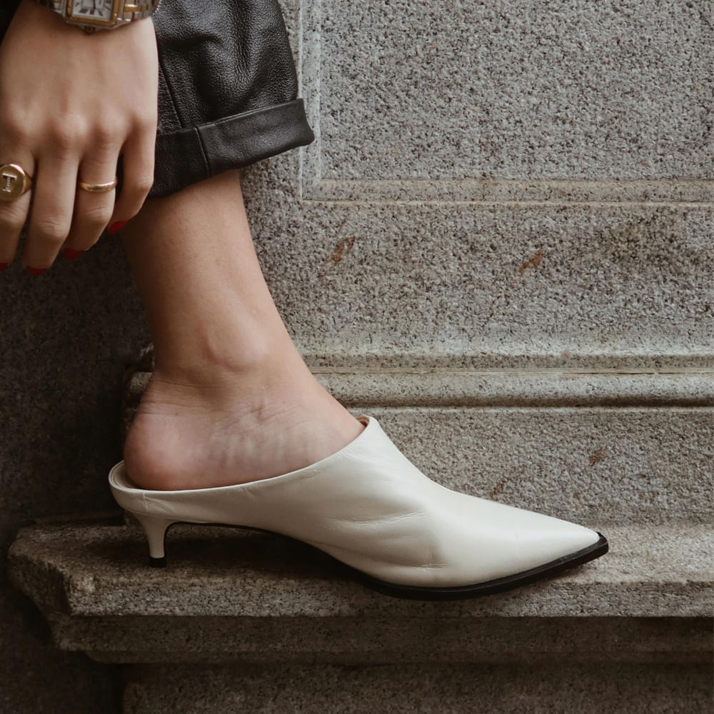 Mule-feminino-confortavel-dia-a-dia-Mule-astrid-baunilha-paula-torres