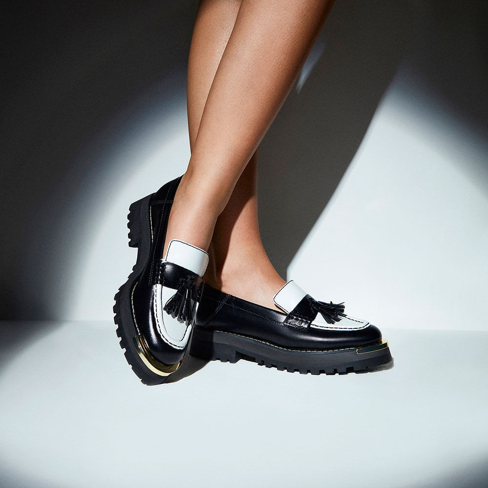 mocassim-casual-feminino-mocassim-isla-pretoebranco-paula-torres