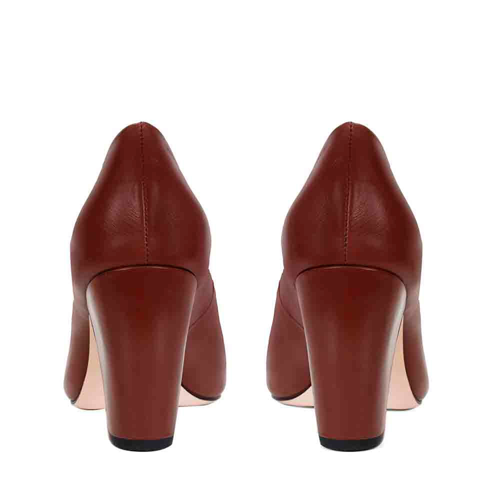scarpin-trabalho-elegante-venus-chocolate-paula-torres-6
