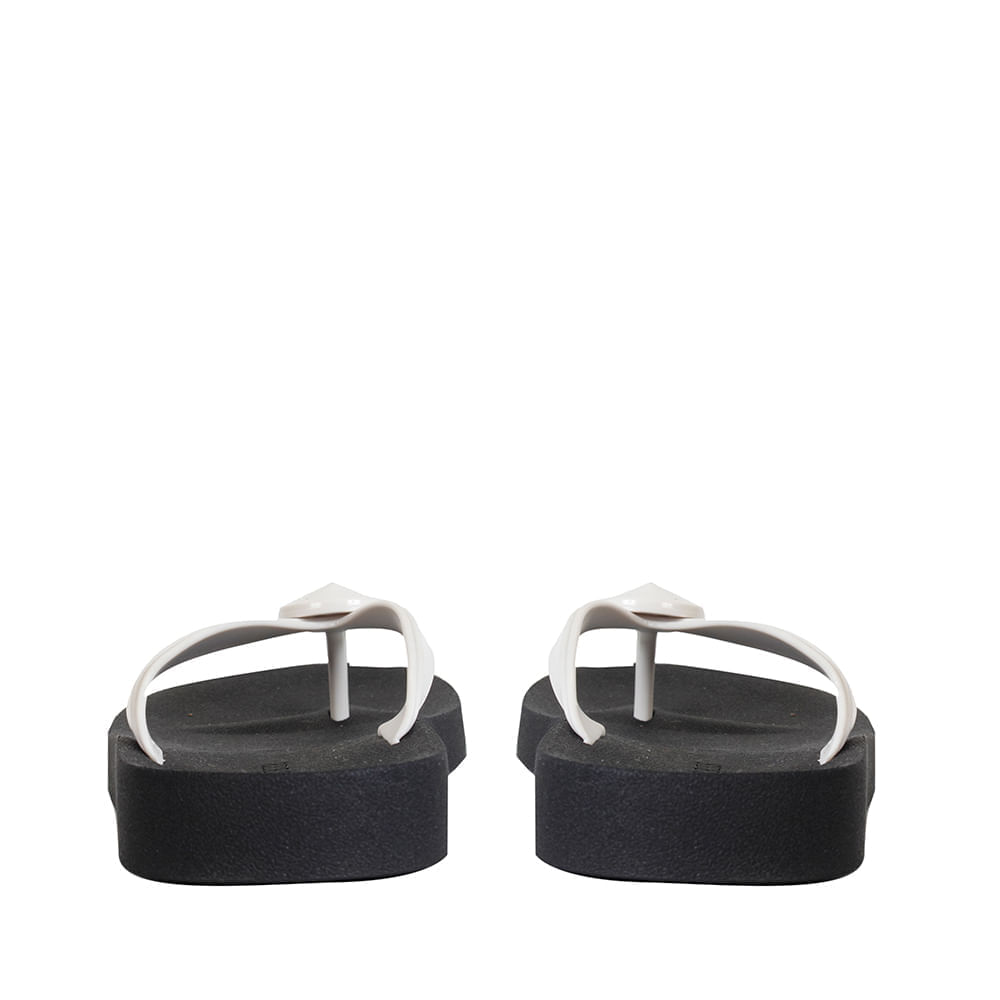 rasteira-praia-jelly-preto-e-branco-paula-torres-5