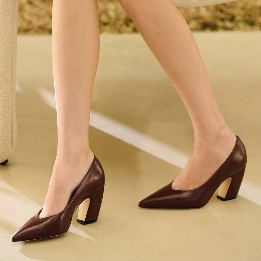 scarpin-trabalho-elegante-venus-chocolate-paula-torres-2