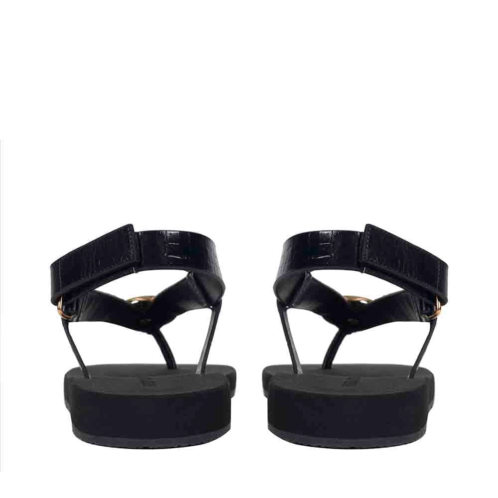 rasteira-para-o-verao-rasteira-carmela-preto-paula-torres
