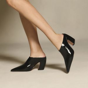 MULE JÚLIA PRETO